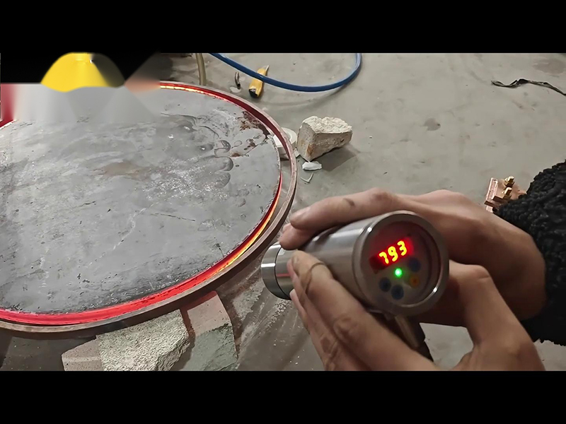 160KW超音频绿巨人网站入口加热设备完全有能力将直径700mm、厚度20mm的圆形钢饼加热到900度
