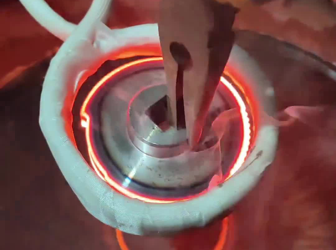 制动齿轮淬火高效方案！海瑞拓超高频淬火机，硬度耐磨双提升